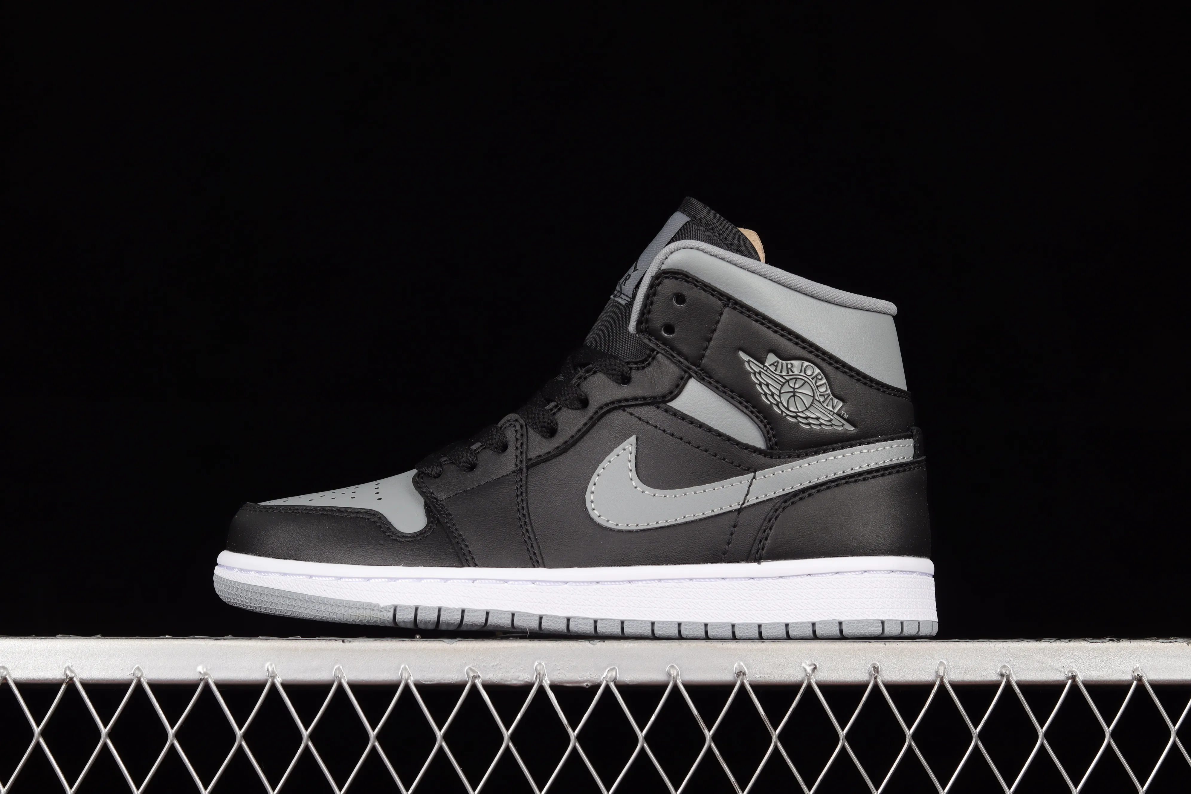 All categories Air Jordan Jordan series basketball shoes Air Jordan 1 Mid G version pure original Air Jordan 1 Mid SE AJ1 Joe 1 small shadow gray mid-top retro basketball shoes BQ6472-007